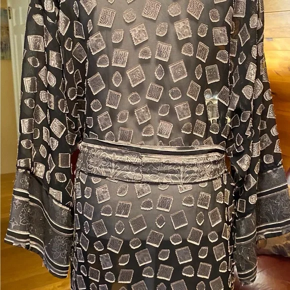 Victoria’s Secret COLLECTION Silver and Black Robe - Picture 8 of 8